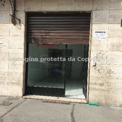 NEGOZIO 25 MQ CON BAGNO AFFITTO