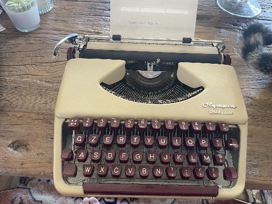 MACCHINA DA SCRIVERE OLYMPIA SPLENDID 33