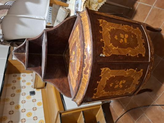 mobile ad angolo stile maggiolino